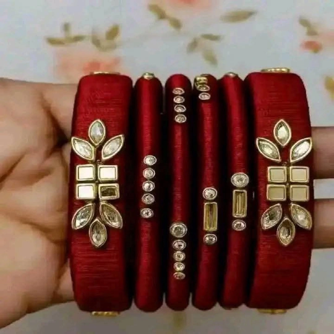 স্টাইলিশ সেন্ড মেইড চুড়ি – আপনার লুকে আনুন নতুন আকর্ষণ!